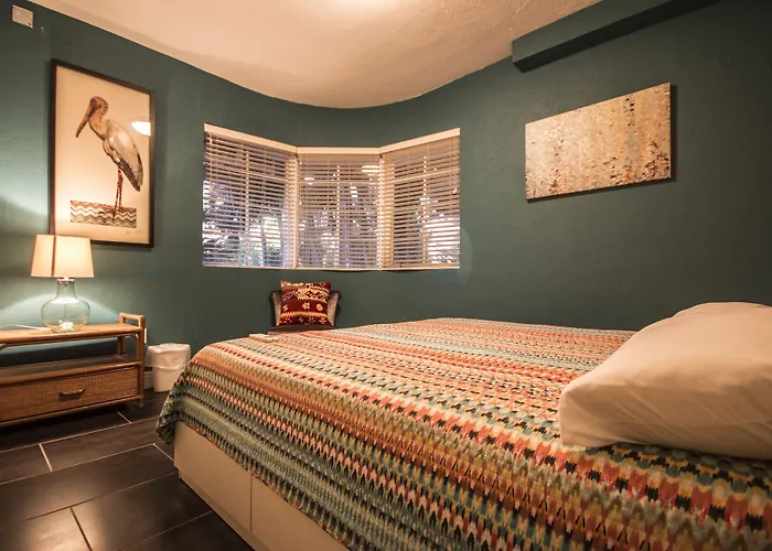 Beds N' DrinksHostel